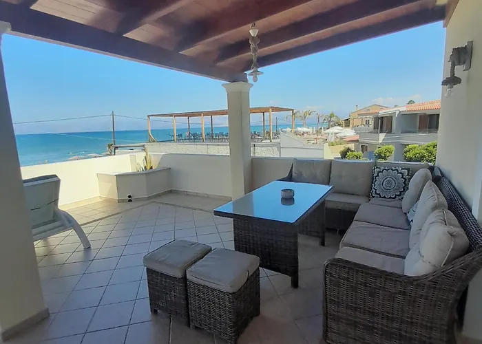 Acharavi, Villa Next To The Beach