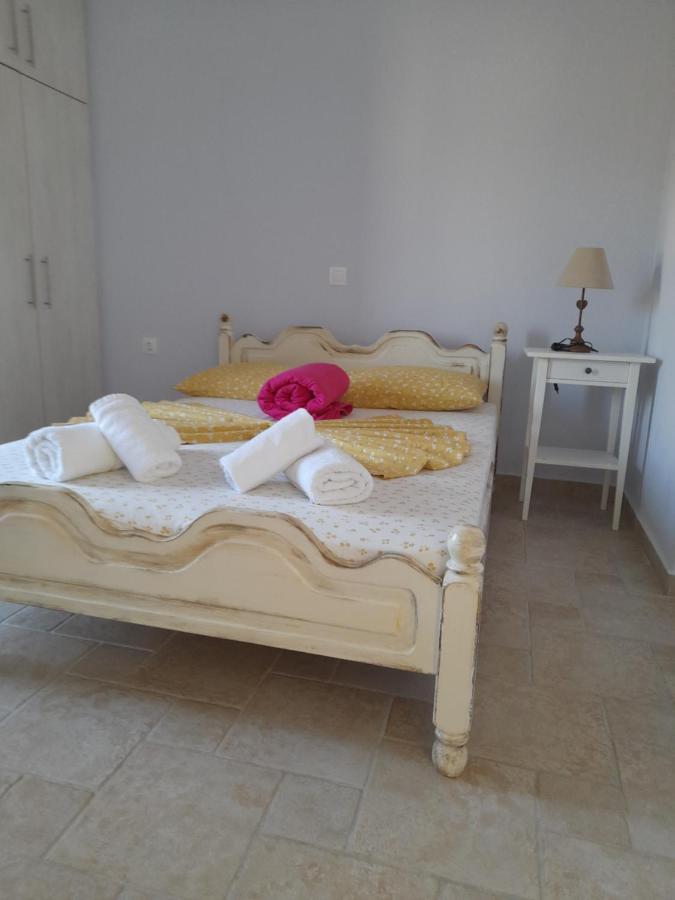 Villa Acharavi, Next To The