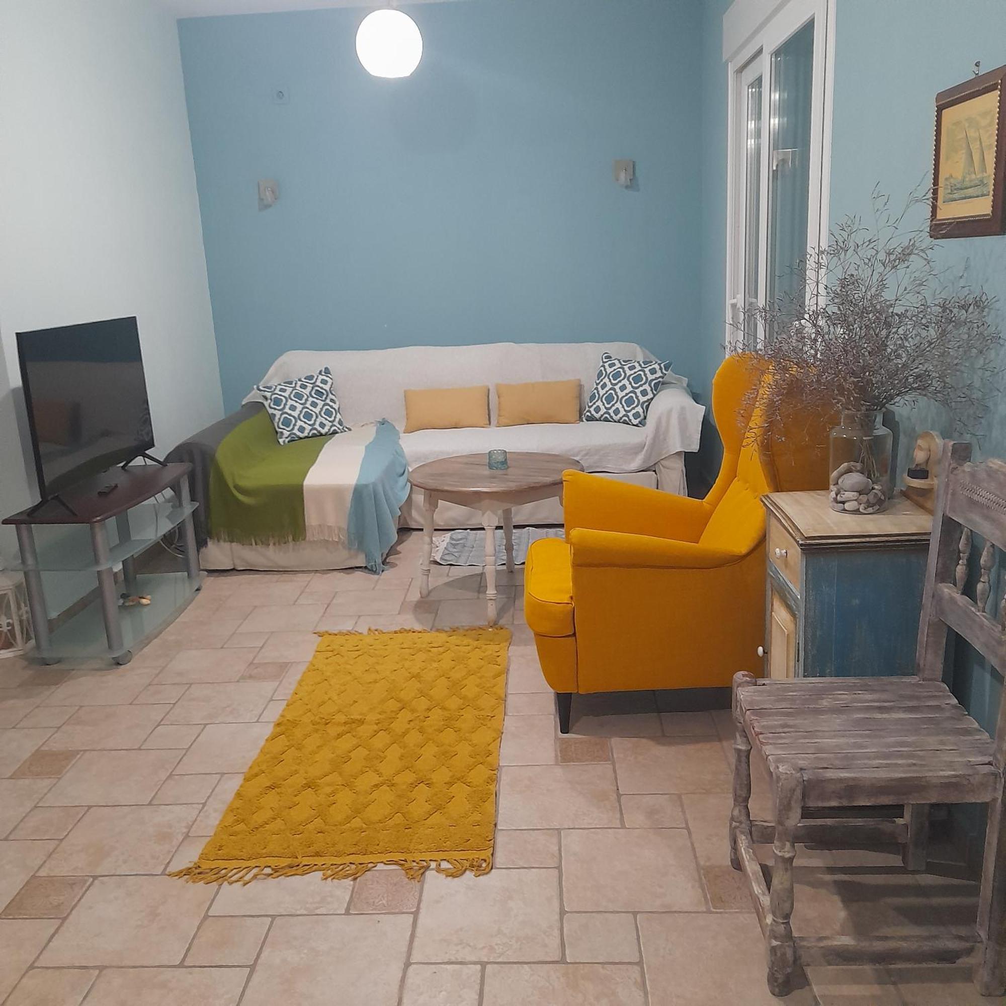 Βίλα Acharavi, Next To The *